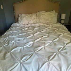 3 Piece pinch pleated white duvet cover set for 
Queen